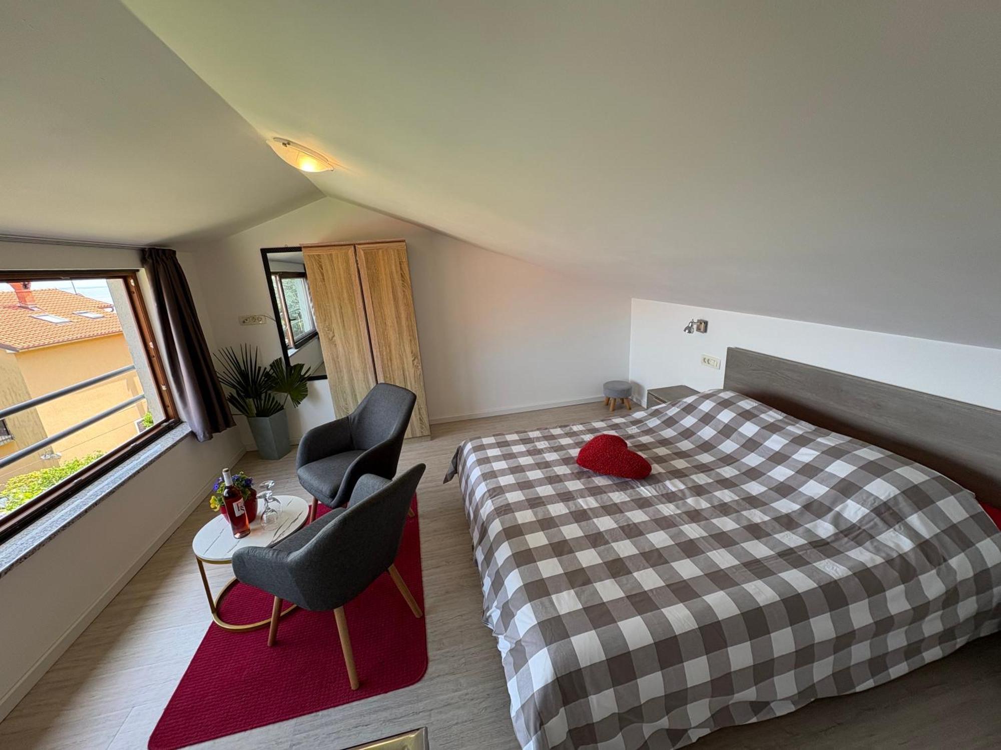 Perla - With Sea View