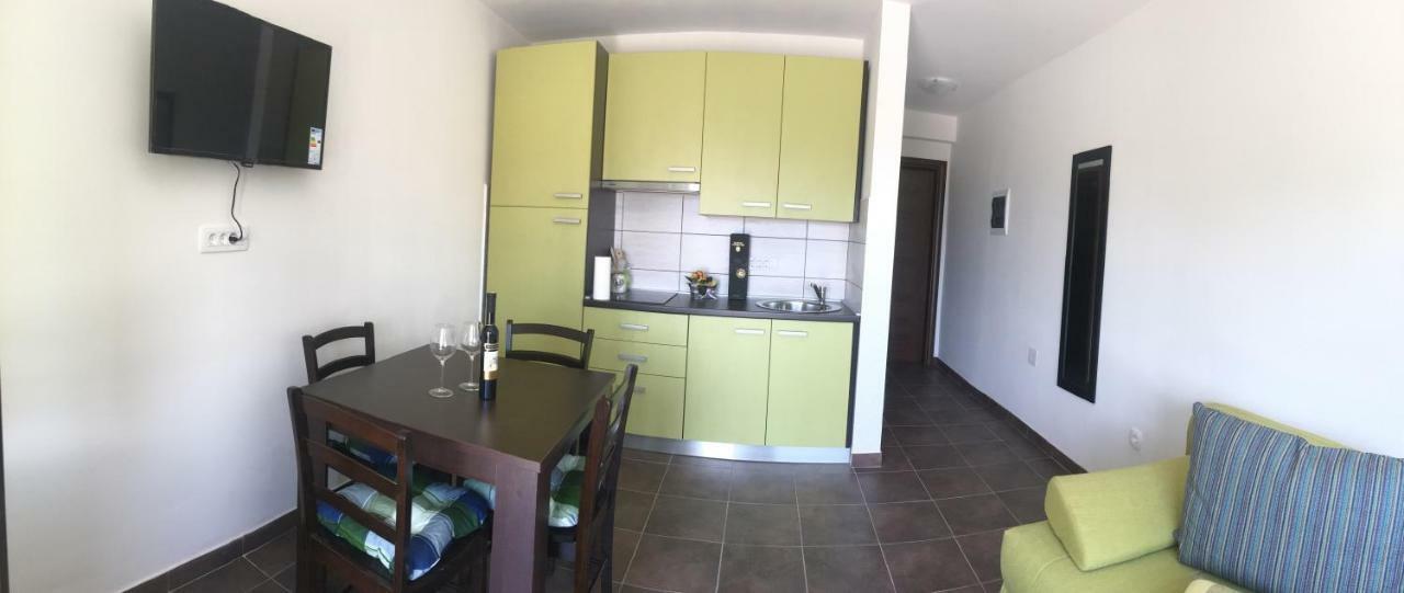 Perla - With Sea View Apartmán *