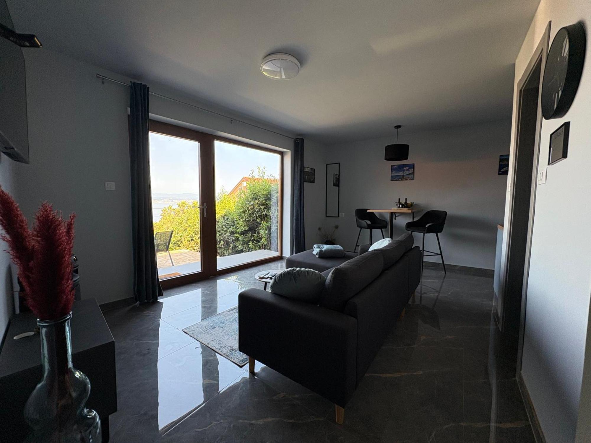 Perla - With Sea View Apartament